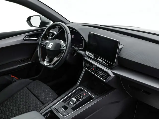 SEAT Leon Sportstourer 1.0 eTSI 110pk DSG Style Business Intense · Apple/Android Car Play · Navigati...