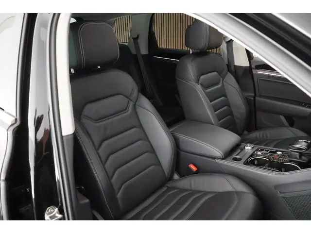 Volkswagen Touareg 3.0 e-Hybrid 381pk Elegance Trekhaak Camera Leder Virtual Cockpit Panoramadak Nav...