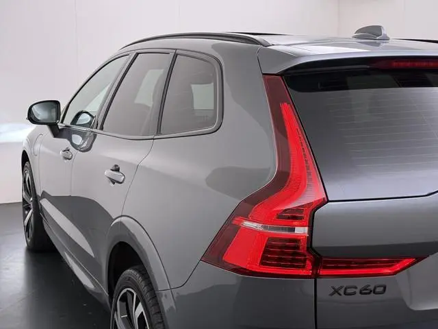 Volvo XC60 2.0 Recharge T8 AWD R-Design VAN: 38.900,- VOOR: 35.440,- UW WKVOORDEEL: 3.460,- | PLUG-I...