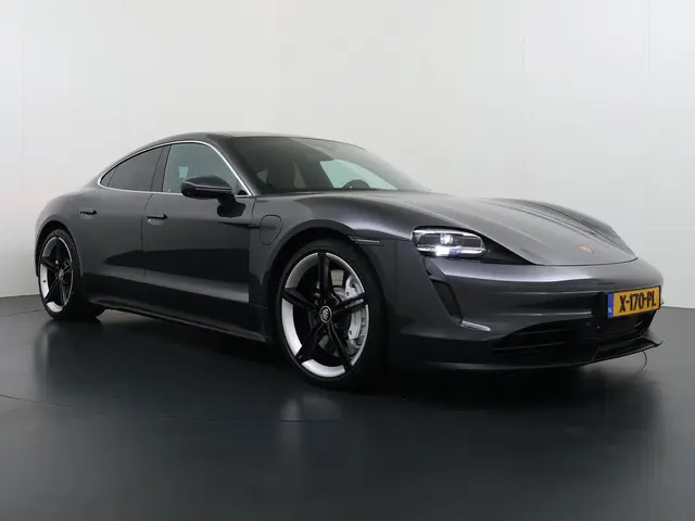 Porsche Taycan Performance 84 kWh VAN €79.900,- VOOR €74.440,- UW LENTEVOORDEEL: € 5.460,-! |SOH 100...