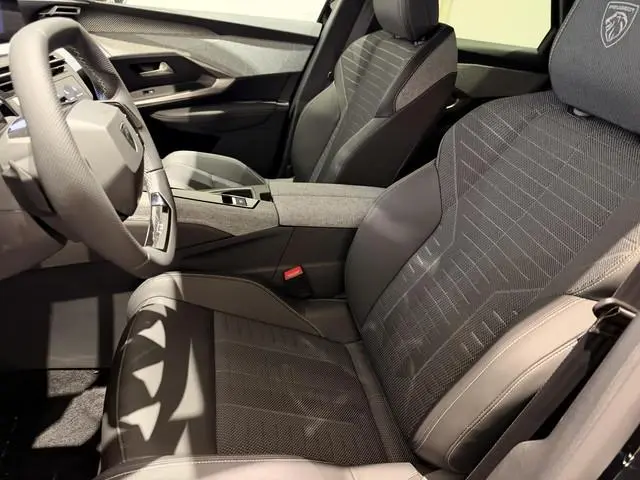 Peugeot e-3008