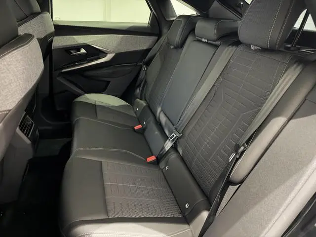 Peugeot e-3008