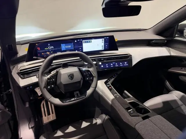 Peugeot e-3008