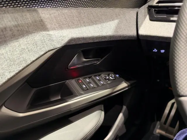 Peugeot e-3008