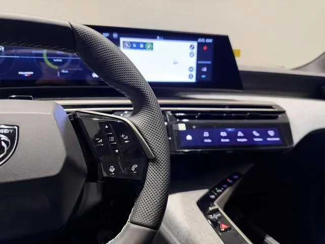 Peugeot e-3008