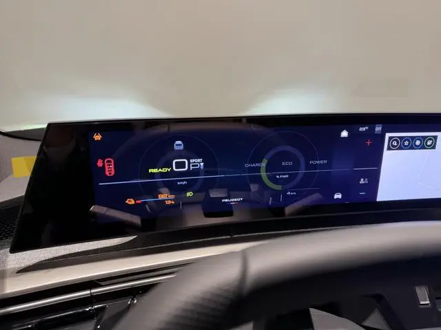 Peugeot e-3008