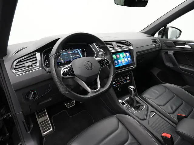 Volkswagen Tiguan 1.4 TSI eHybrid 245 pk DSG R-Line | Panoramadak | Trekhaak | Navigatie Discover Pr...