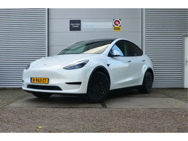 Tesla Model Y RWD 58 kWh Enhanced AutoPilot3.0 Ryzen (twv 3.800,-) (Meerprijs FSD 49,- p/mnd)