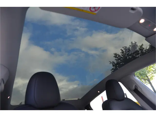 Tesla Model Y RWD 58 kWh Enhanced AutoPilot3.0 Ryzen (twv 3.800,-) (Meerprijs FSD 49,- p/mnd)