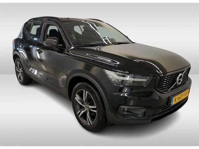 Volvo XC40 1.5 T2 130PK R-Design / Trekhaak / 1/2 Leder / Airco-ecc./ Navigatie / Stoelverwarming /...