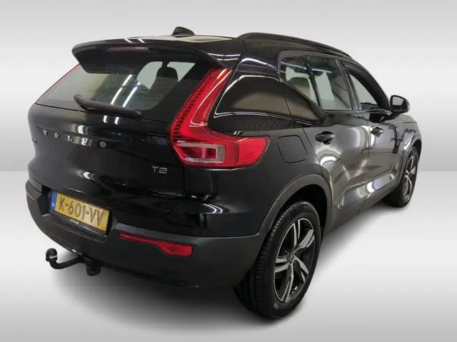 Volvo XC40 1.5 T2 130PK R-Design / Trekhaak / 1/2 Leder / Airco-ecc./ Navigatie / Stoelverwarming /...