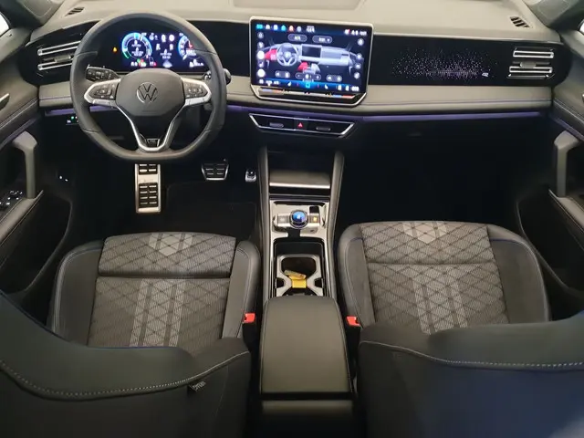 Volkswagen Tiguan 1.5 eHybrid 204pk DSG/AUT R-Line Wegklapbare trekhaak, 360 camera, Matrix