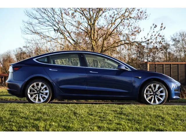 Tesla Model 3 Standard Range Plus 60 kWh ✅ 19 Inch ✅ Pano ✅ Camera
