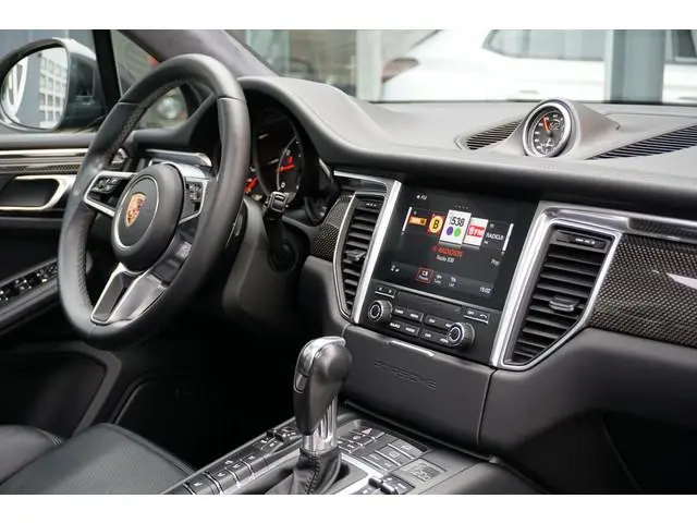 Porsche Macan 3.6 Turbo *NL AUTO / PORSCHE ONDERHOUDEN* + CARBON / PANO / SPORT CHRONO