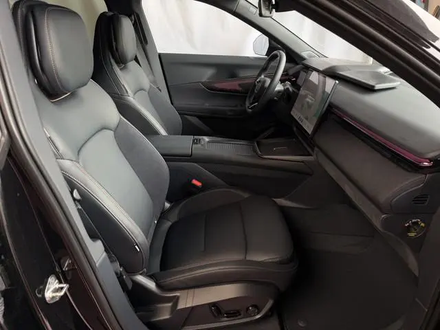 Lynk & Co 08