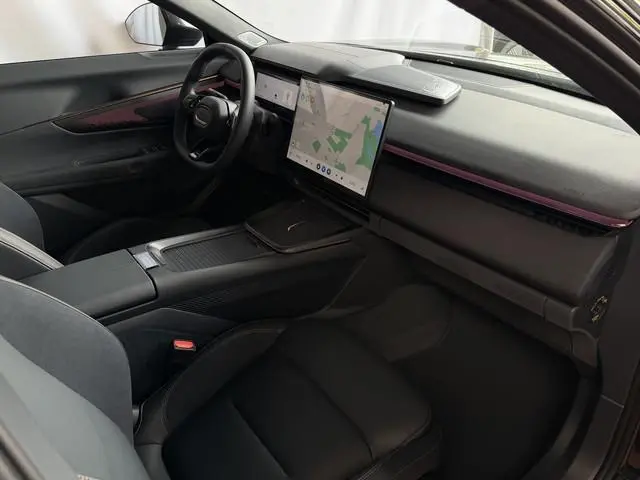 Lynk & Co 08