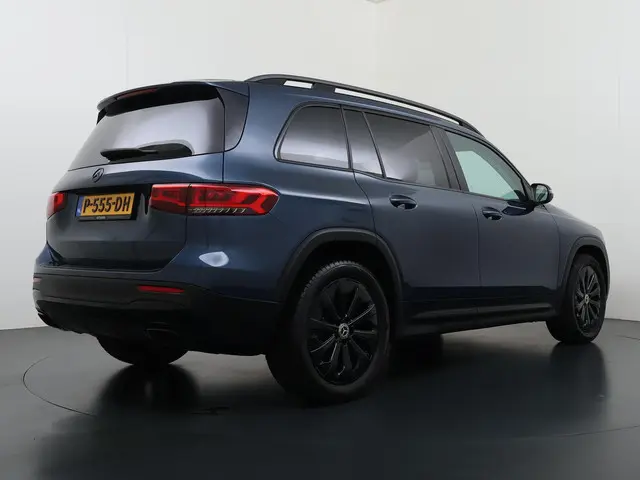 Mercedes-Benz GLB 200 Business Solution AMG Styling | Sfeerverlichting | Camera | Navgatie | Stoelve...