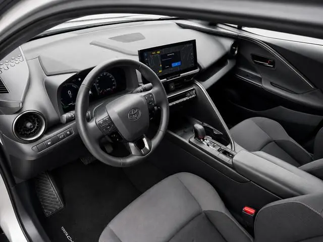 Toyota C-HR 1.8 Hybrid 140 First Edition- 360 Camera, Park Pilot, Park Assist, Carplay, Android Auto