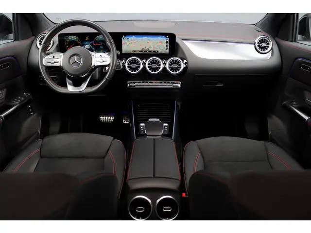 Mercedes-Benz EQA 250 AMG Line 67 kWh | Panoramadak | Widescreen | Sfeerverlichting | Nightpakket |...