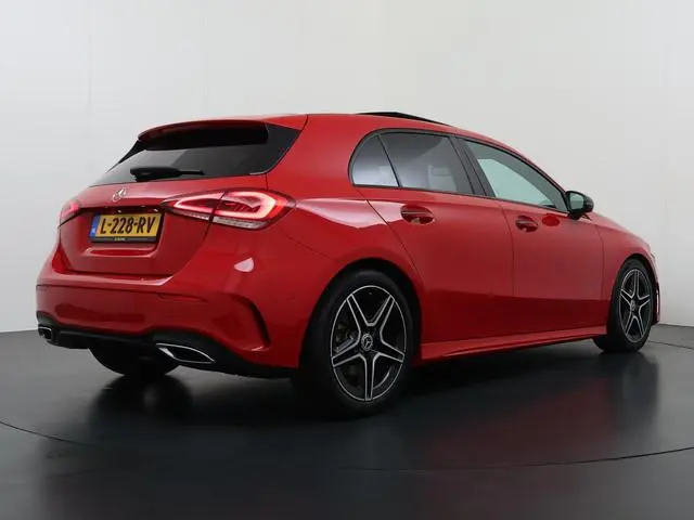 Mercedes-Benz A-klasse 200 Business Solution AMG Styling Panoramadak HUD Burmester Camera Sfeerverli...