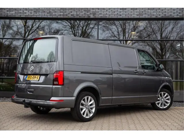 Volkswagen Transporter 2.0 TDI L2 Bulli 200PK , 2x Schuifdeur, Leer, Carplay, Cam, NL auto,