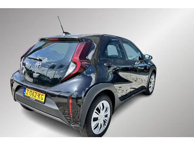 Toyota Aygo X 1.0 VVT-i MT Play Apple Carplay Android Auto, ParkeerCamera, Adaptieve Cruise Control,...