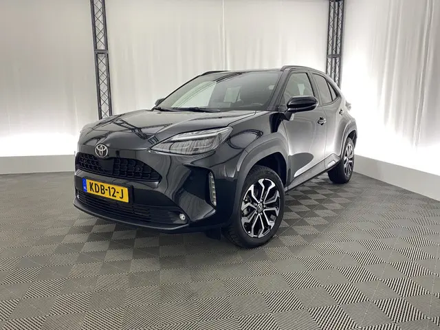 Toyota Yaris Cross 1.5 Hybrid 115 First Edition | Apple carplay | Stuur- / stoel- / voorruit verwarm...
