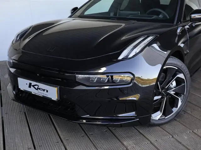 Zeekr 001