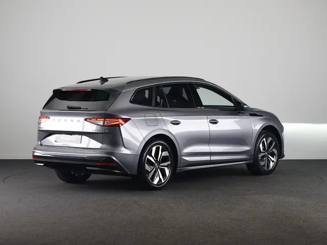 Skoda Enyaq 60 Sportline 204pk | Panoramadak | Light Band | Head up | Canton Sound | Elek. stoel | A...