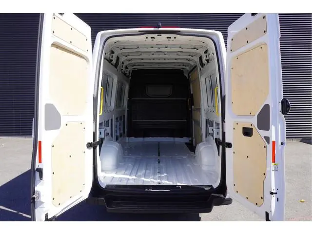 Volkswagen Crafter 140pk Automaat L3H3/L2H2 Apple Carplay Camera Parkeersensoren Standkachel 3-zits