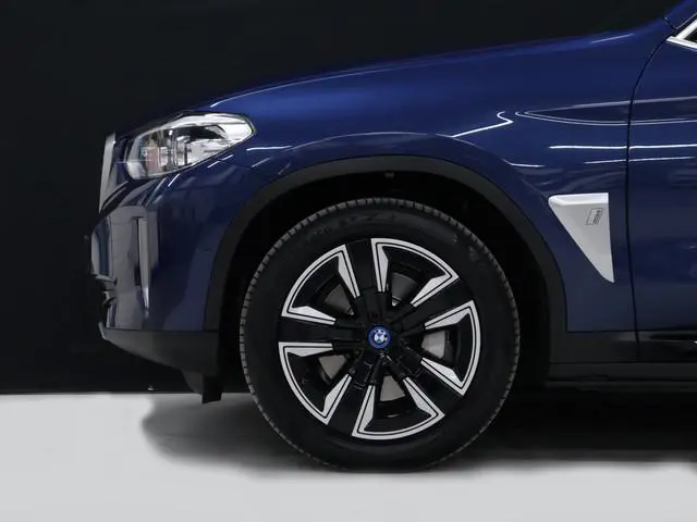 BMW iX3 Executive 80 kWh [SCHUIFKANTELDAK, ADAPTIVE CRUISE, MEMORY, APPLE CARPLAY, ANDROID, CAMERA,...