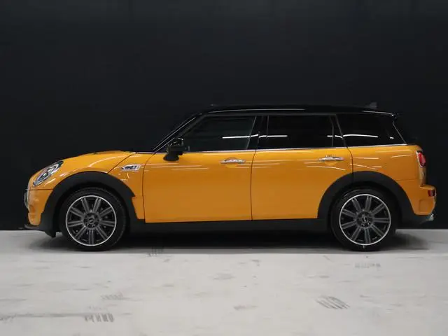MINI Clubman 2.0 Cooper S Chili Serious Business [SCHUIFKANTELDAK, TREKHAAK AFNEEMBAAR, HARMAN/KARDO...