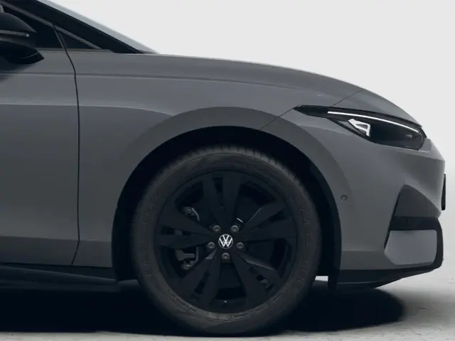 Volkswagen ID.7 Limited Edition 77 kWh accu 286 PK PRIVATE LEASE VANAF €499P/M · Achteruitrijcamera...