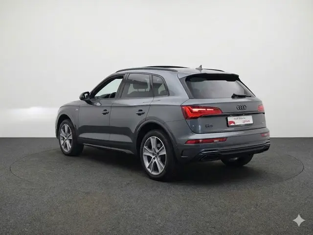 Audi Q5 50 TFSI e S-line Competition 299pk |  Panoramadak  | Wegklapbare trekhaak | B&O Audio | Parkeercamera | Adaptieve cruise contole | Verwarmbare voorstoelen