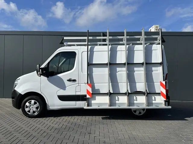 Nissan NV400