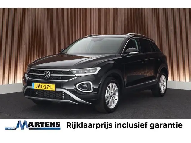 Volkswagen T-Roc 1.5 TSI 150pk DSG Style Trekhaak Virtual Cockpit Stoelverwarming Navigatie