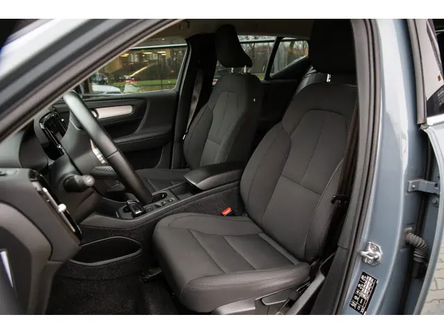 Volvo XC40 1.5 T4 Recharge Inscription Expression , Trekhaak, Stoel/stuurverwarming,