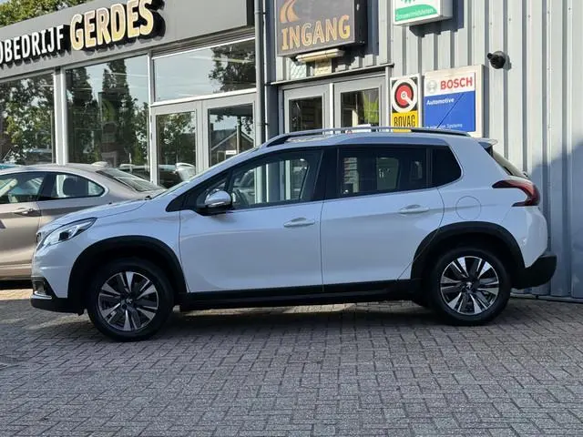 Peugeot 2008 1.2 PureTech Allure | 30.000km! | TREKHAAK | NAVI | CRUISE | PDC |
