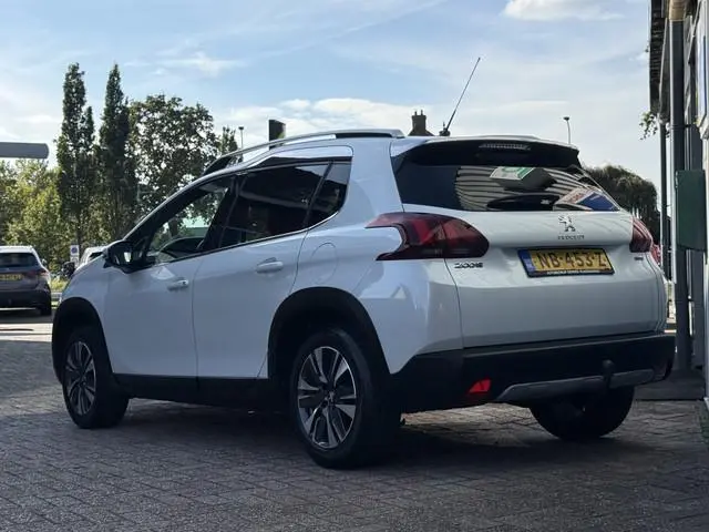 Peugeot 2008 1.2 PureTech Allure | 30.000km! | TREKHAAK | NAVI | CRUISE | PDC |