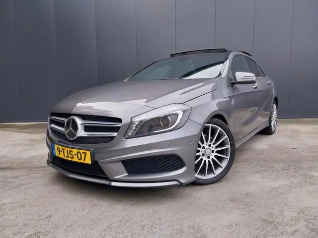 Mercedes-Benz A-klasse 180 AUTOMAAT AMG PANODAK LED XENON HALF LEER ECC CRUISE NAVI
