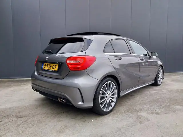 Mercedes-Benz A-klasse 180 AUTOMAAT AMG PANODAK LED XENON HALF LEER ECC CRUISE NAVI