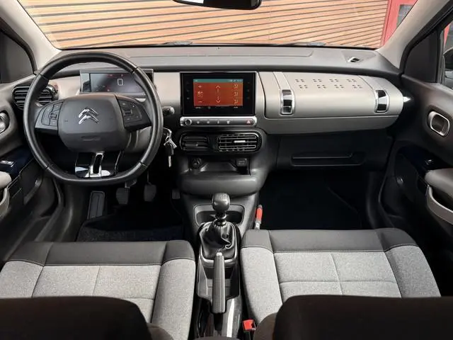 Citroën C4 Cactus 1.2 PureTech C-series Trekhaak / Camera / Clima / Carplay