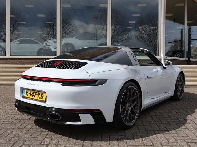 Porsche 911 Targa 4S 3.0 450 PK 992 ORIGINEEL NEDERLANDS | SPORTUITLAAT | 17.981 KM | 360 CAMERA | 2...