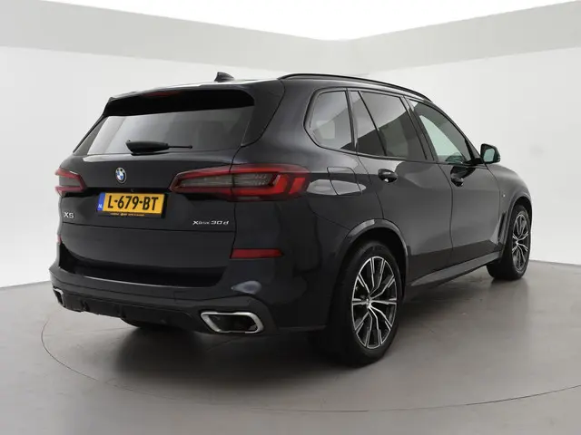 BMW X5 xDrive30d M-SPORT + HEAD-UP | WEGKL. TREKHAAK | ADAPTIVE CRUISE | PANORAMA | SFEERVERLICHTING