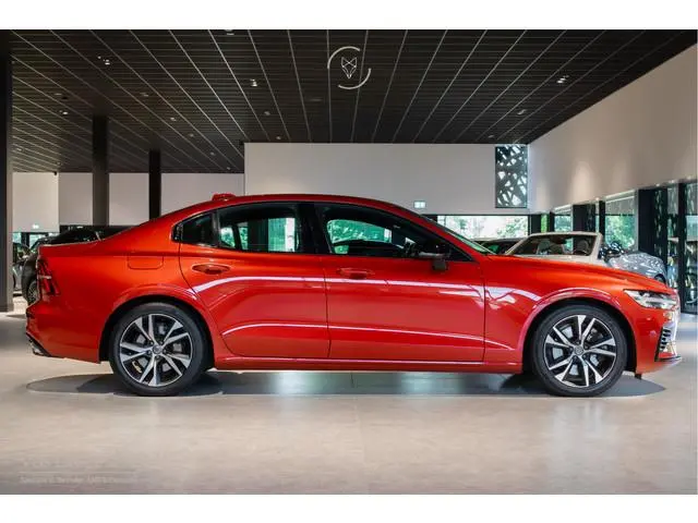 Volvo S60 2.0 T6 AWD Twin Engine R-Design Harman-Kardon|ACC|Keyless|18"|Verw-sportstoelen|Camera|Aut...