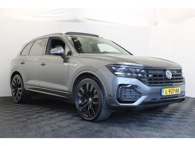 Volkswagen Touareg 3.0 TDI R-Line |Pano|Trekhaak|Achterbank verw.|