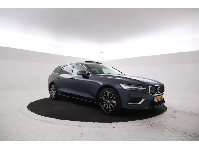 Volvo V60 2.0 T8 Twin Engine AWD Inscription Panorama, Apple carplay, Leder, Climate,