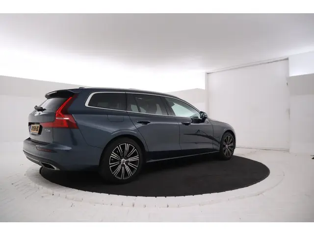 Volvo V60 2.0 T8 Twin Engine AWD Inscription Panorama, Apple carplay, Leder, Climate,