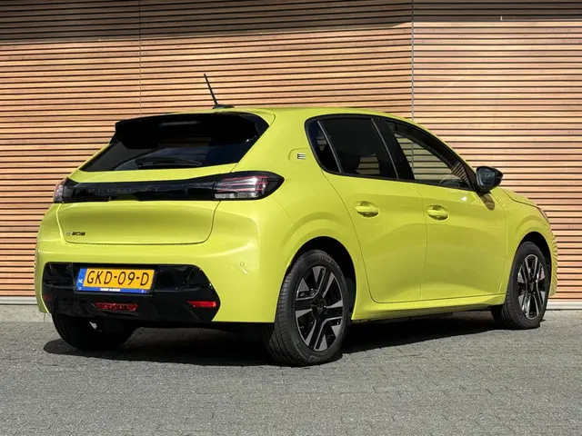 Peugeot e-208