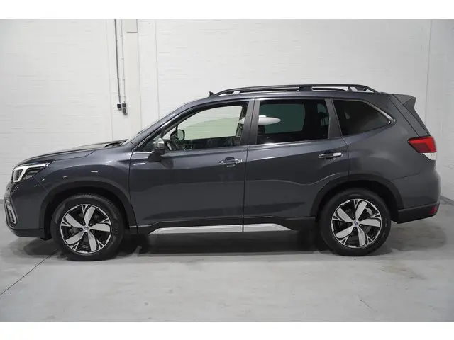 Subaru Forester 2.0i e-BOXER First Edition Leder Apple Carplay Schuifdak Camera Trekhaak NAP